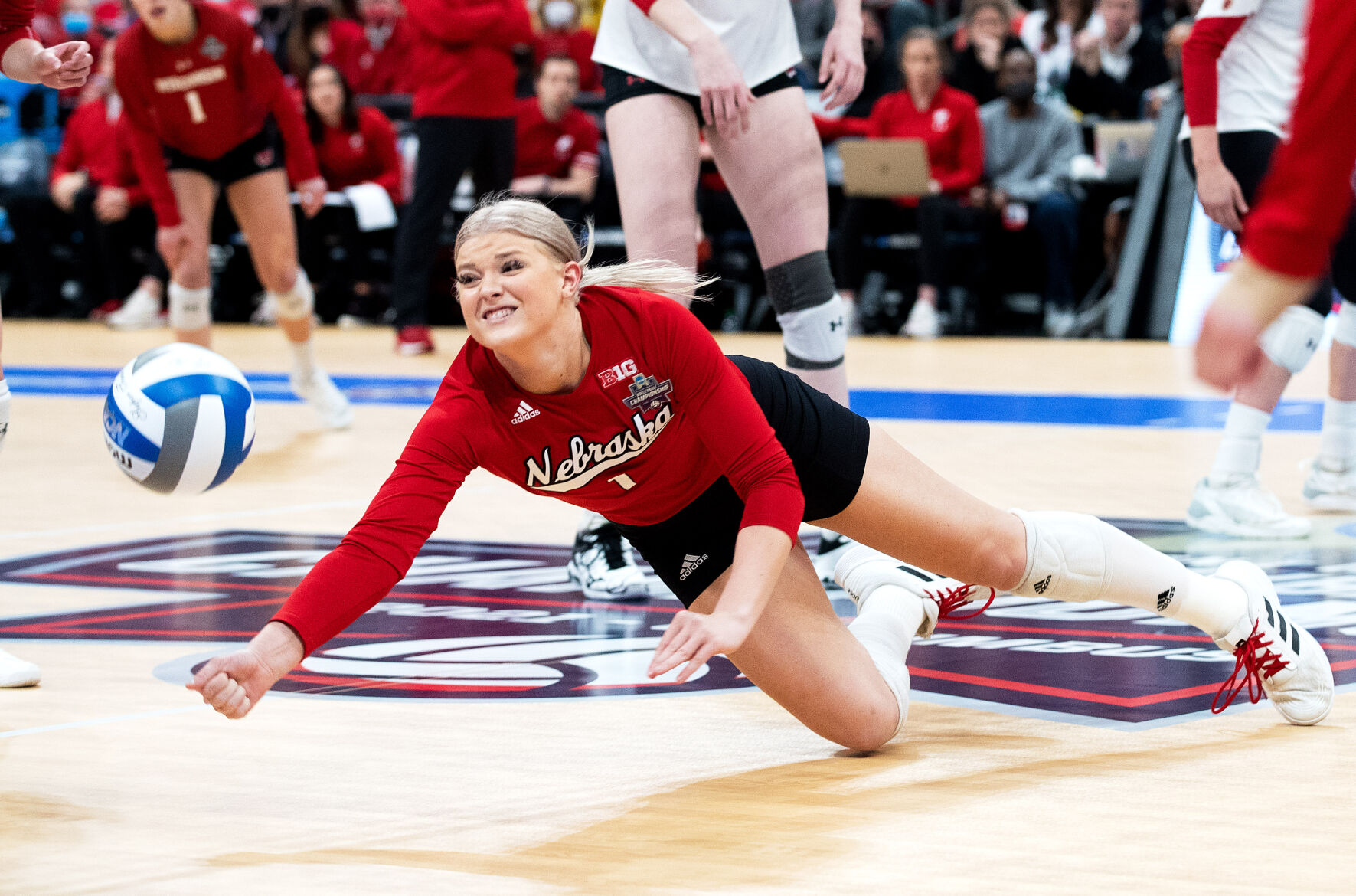 121921-owh-spo-nuvolley21.jpg